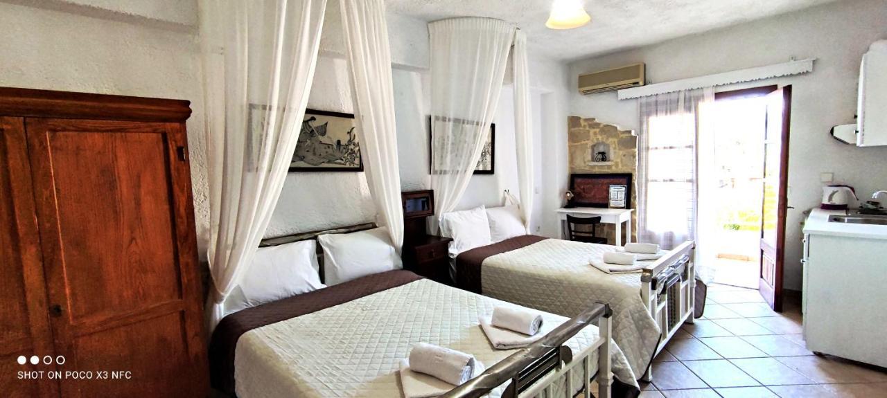 Keramos Hotell Zarós Exteriör bild