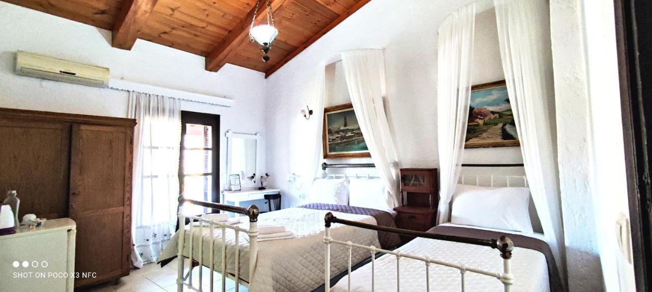 Keramos Hotell Zarós Exteriör bild
