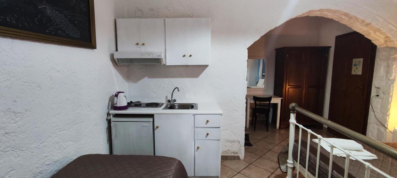 Keramos Hotell Zarós Exteriör bild