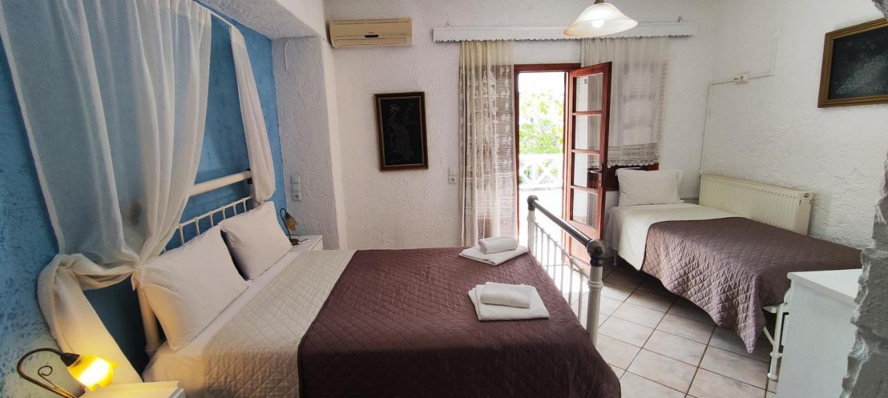 Keramos Hotell Zarós Exteriör bild