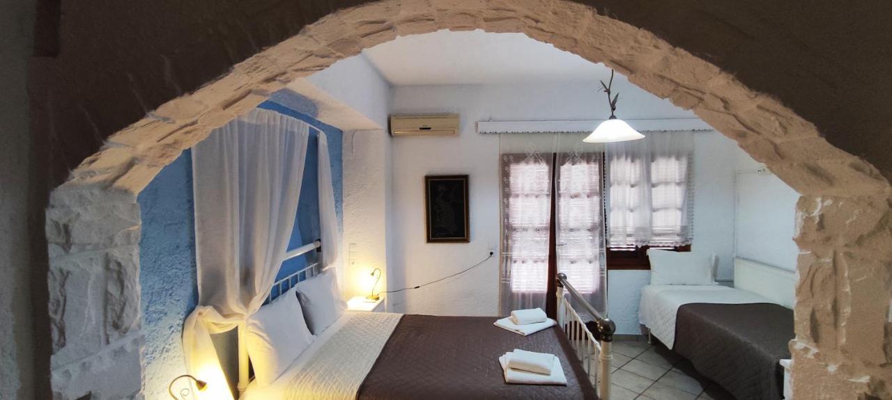 Keramos Hotell Zarós Exteriör bild