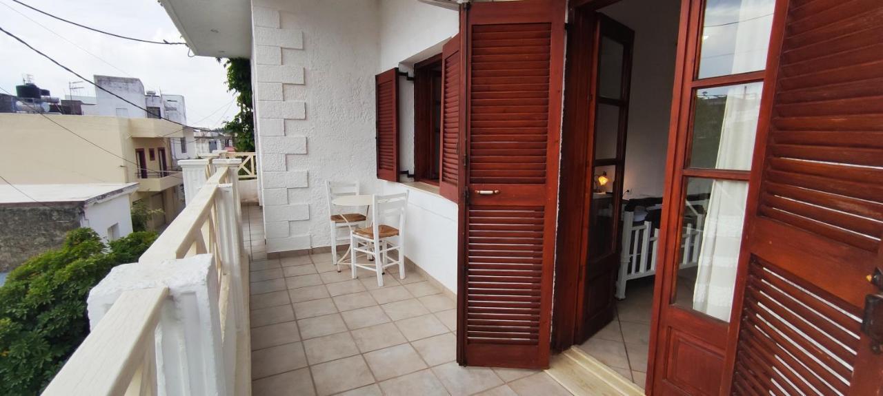 Keramos Hotell Zarós Exteriör bild
