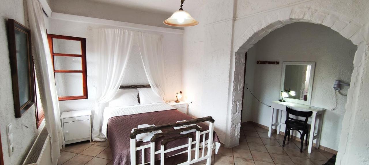 Keramos Hotell Zarós Exteriör bild