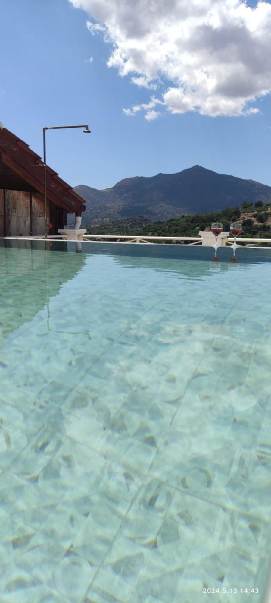 Keramos Hotell Zarós Exteriör bild