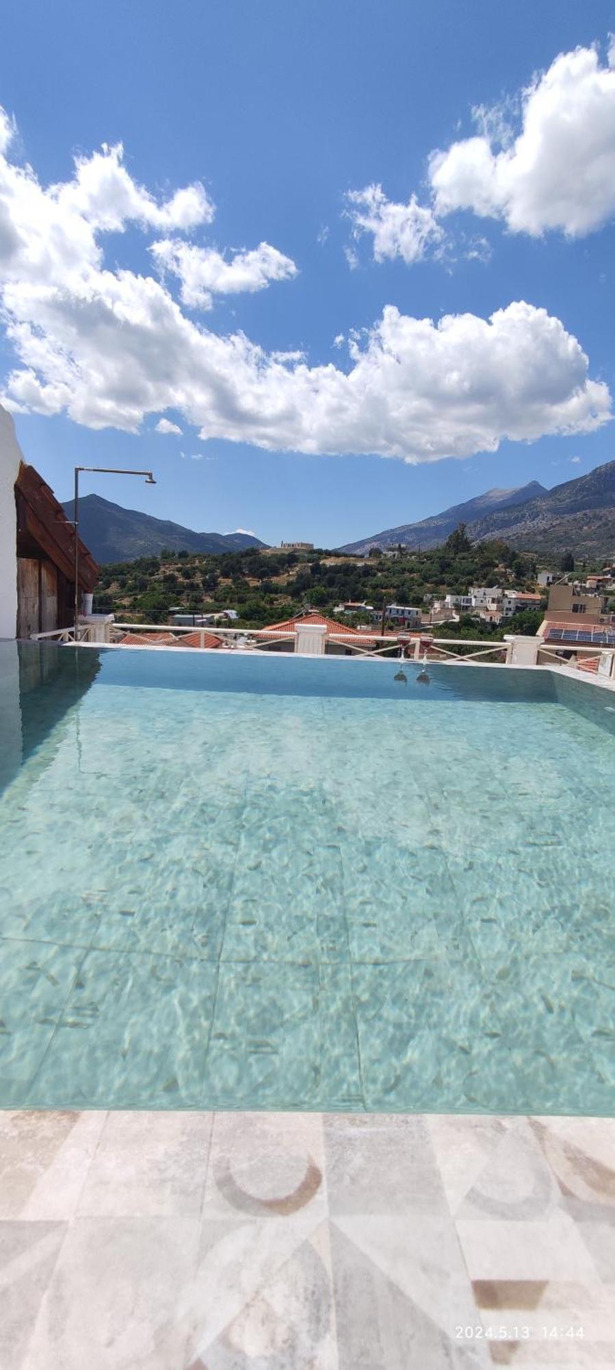 Keramos Hotell Zarós Exteriör bild