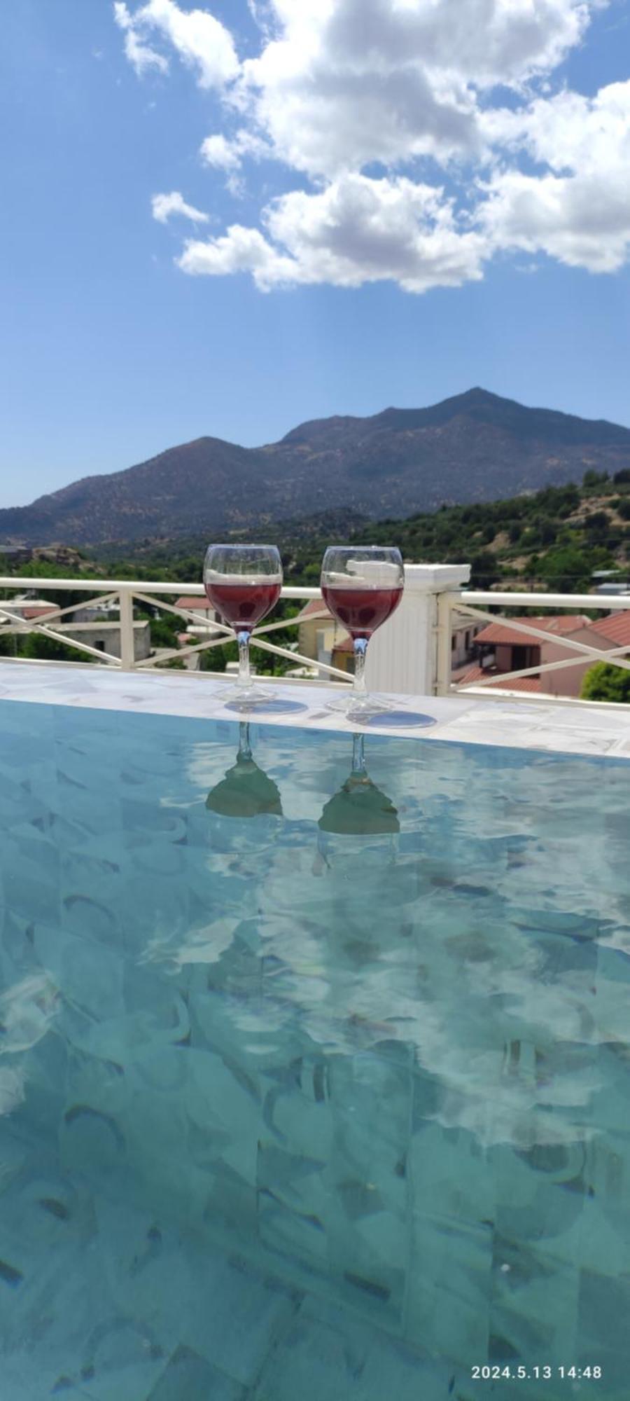 Keramos Hotell Zarós Exteriör bild