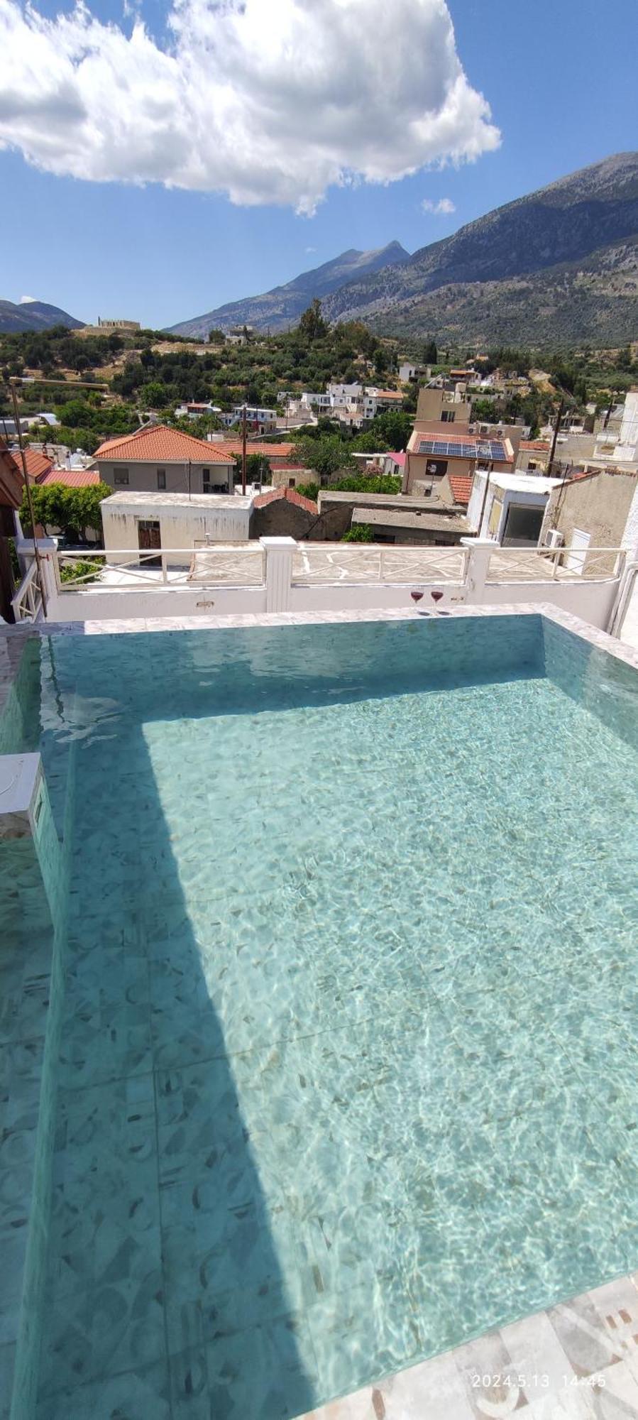 Keramos Hotell Zarós Exteriör bild