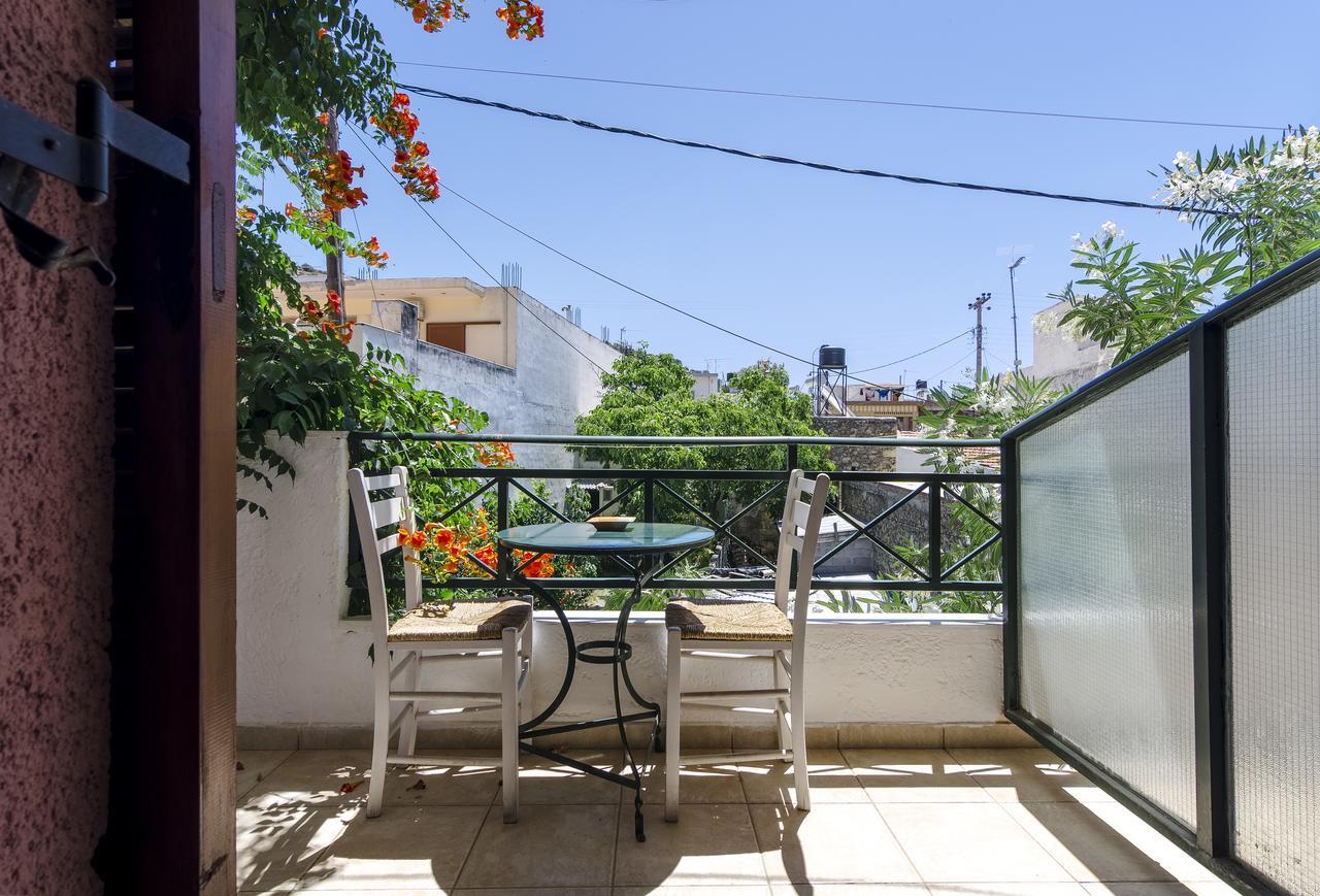 Keramos Hotell Zarós Exteriör bild