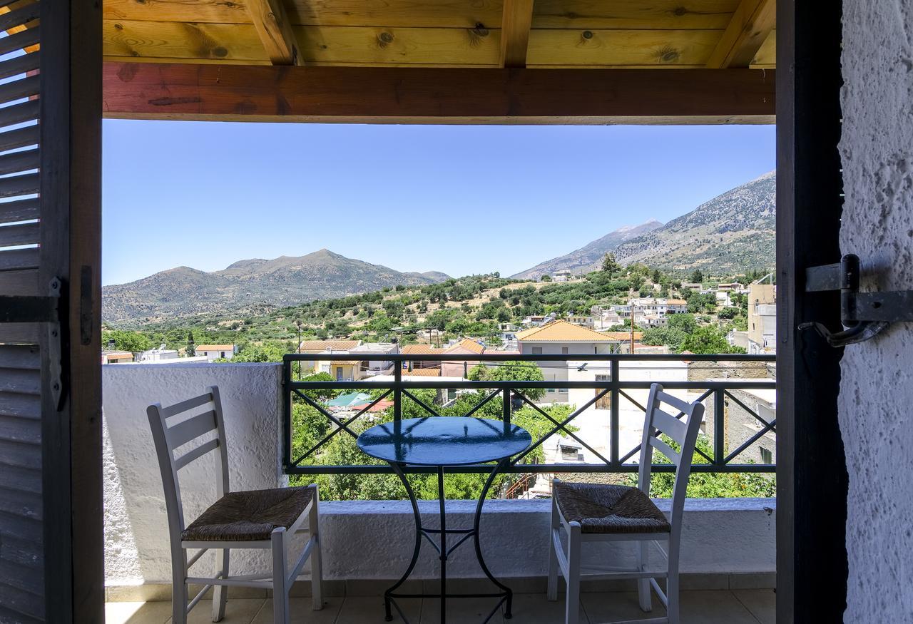 Keramos Hotell Zarós Exteriör bild
