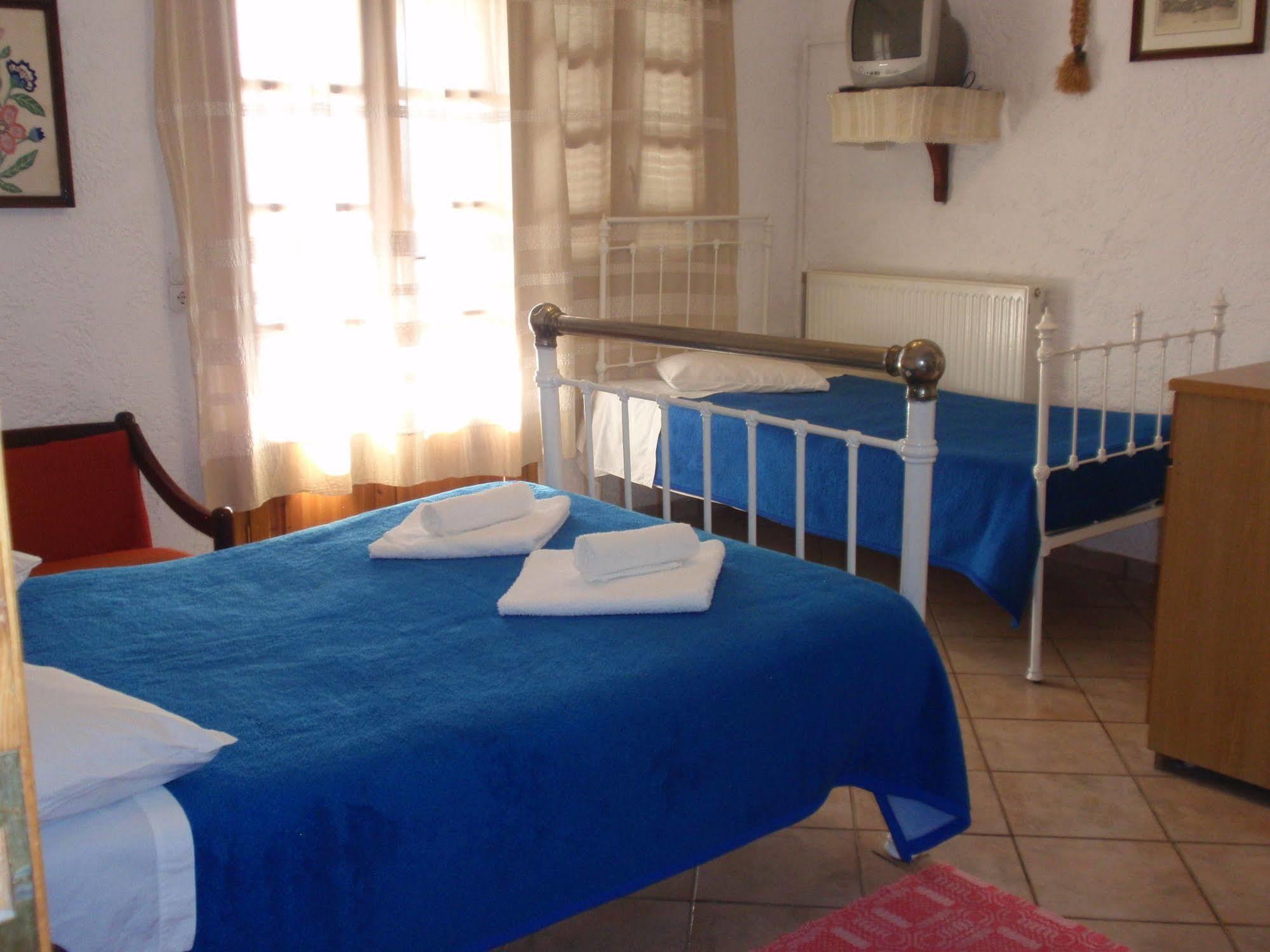Keramos Hotell Zarós Exteriör bild